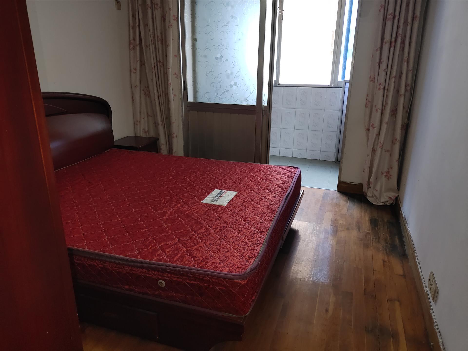 南北两个房间，设施齐全 月底空出来