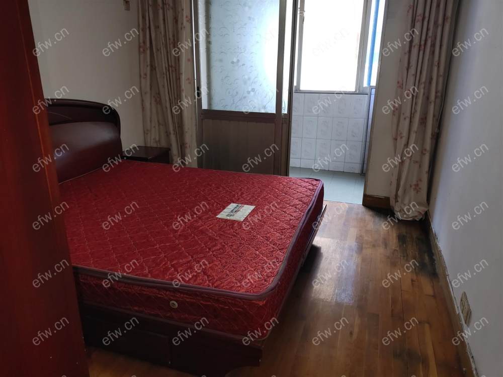 南北两个房间，设施齐全 月底空出来