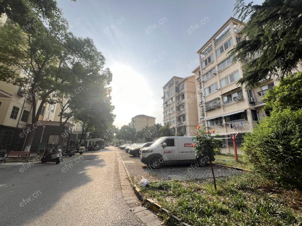 林陆苑中装3房 买一层送一层
