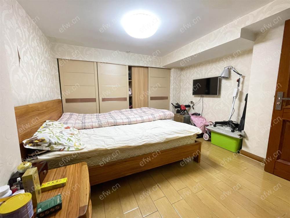 豪装叠墅 楼上楼下4层 前后院子空调加地暖加电梯