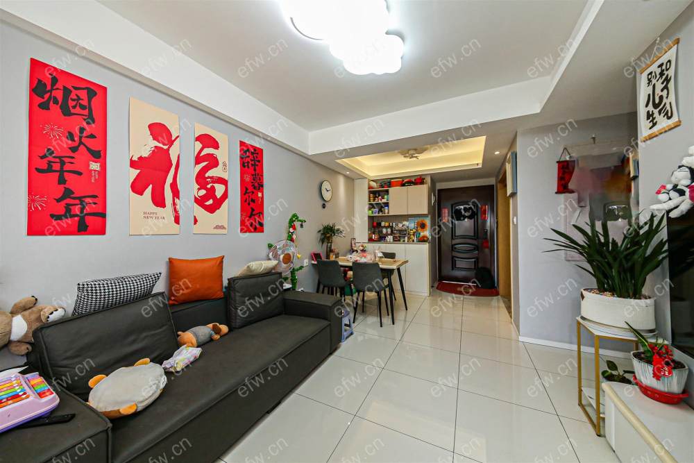 三室，开发商装修房东要求先看照片 能接受价格在看房   自住装修  家里有宝宝