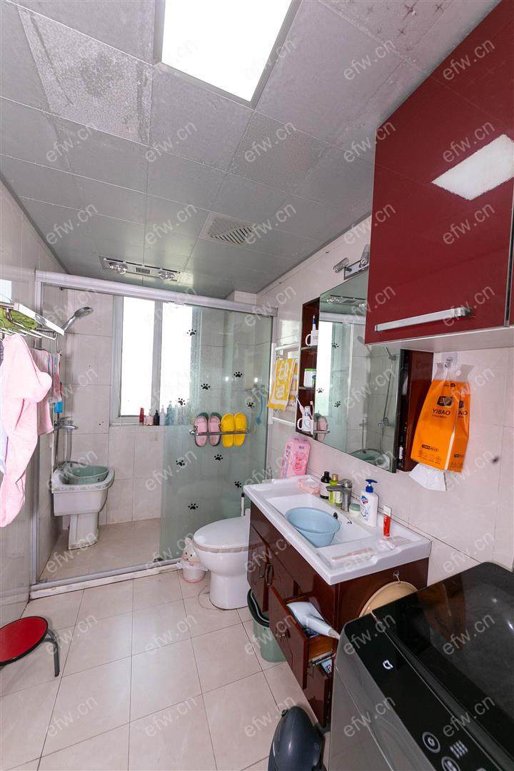 village位置好，环境优雅，area平米精装room房