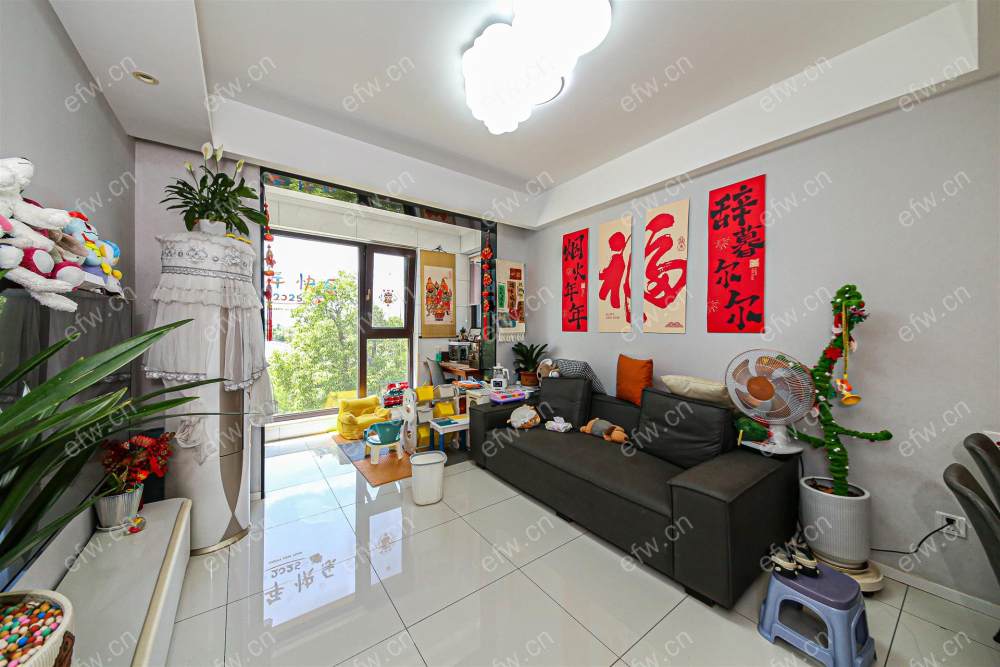 三室，开发商装修房东要求先看照片 能接受价格在看房   自住装修  家里有宝宝