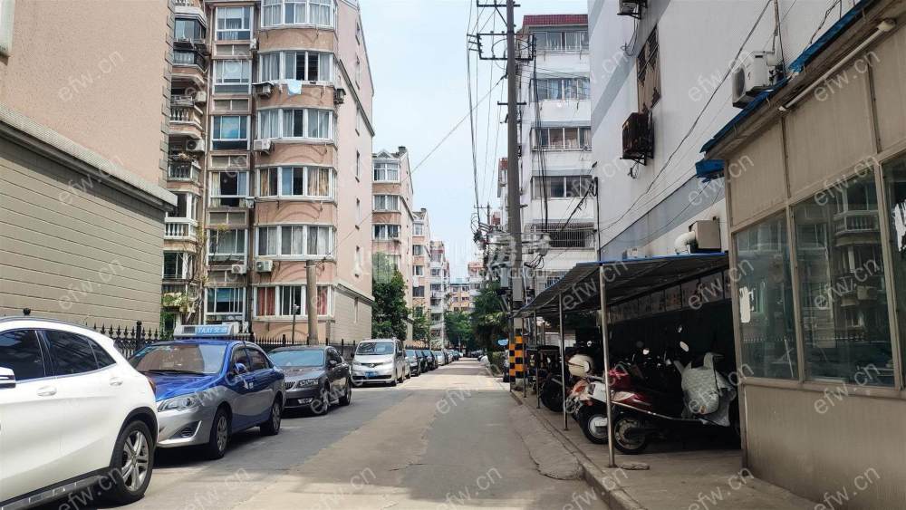 柏庄地铁口旁  2室1厅 新空毛坯 南北房间超大 首付10万不到