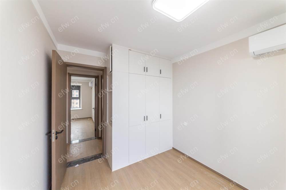 village 经典room房 东边户 全明 精装修！