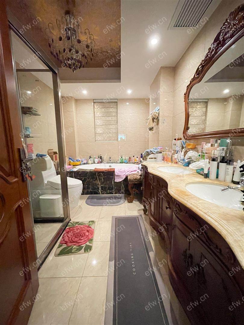 豪装叠墅 楼上楼下4层 前后院子空调加地暖加电梯