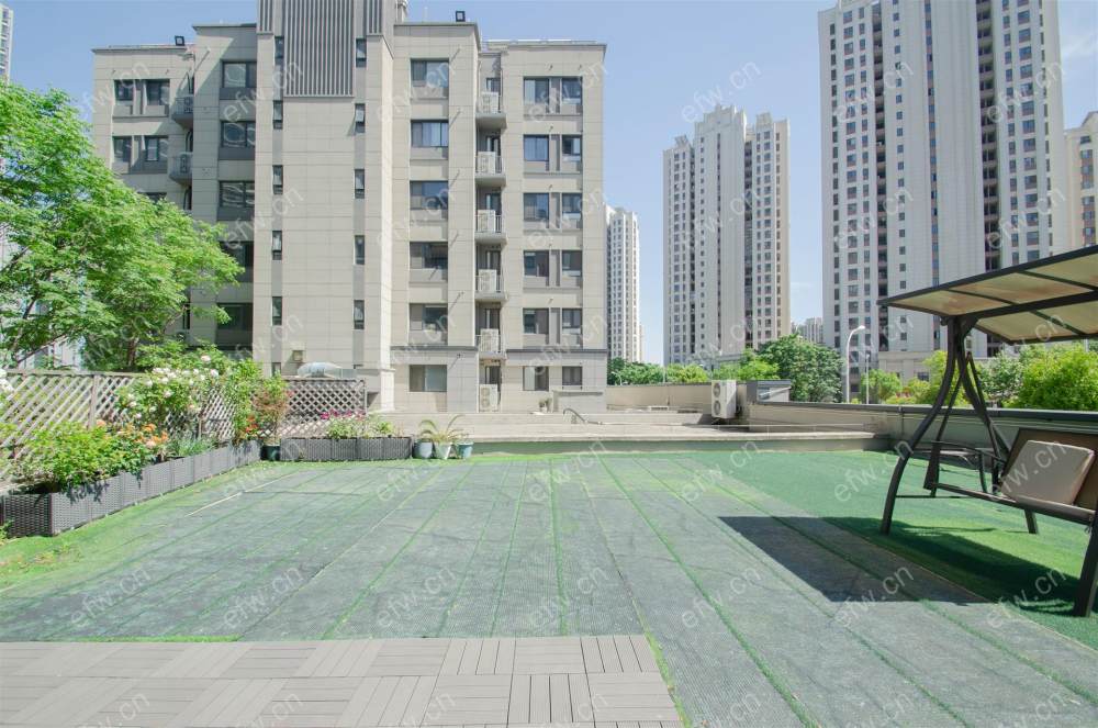 带200平露台，开发商统一装修四房，