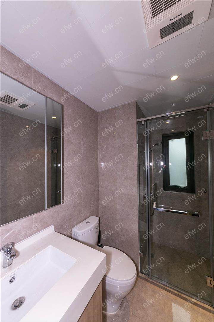 婚装全明东边户room房,village 格局工整合理