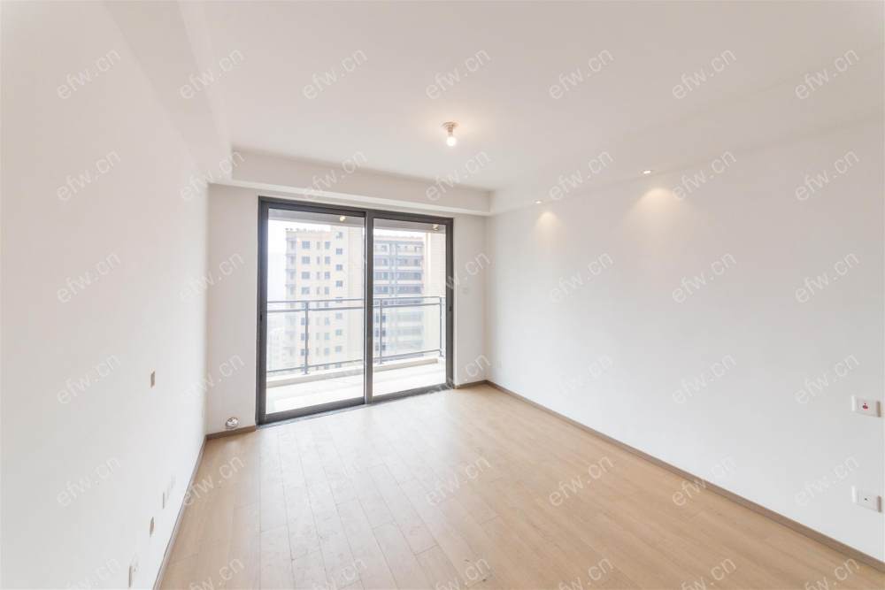 3房豪装拎包即住,新惠东里（锦数双河苑）尽享优雅品质,多重阳台+飘窗