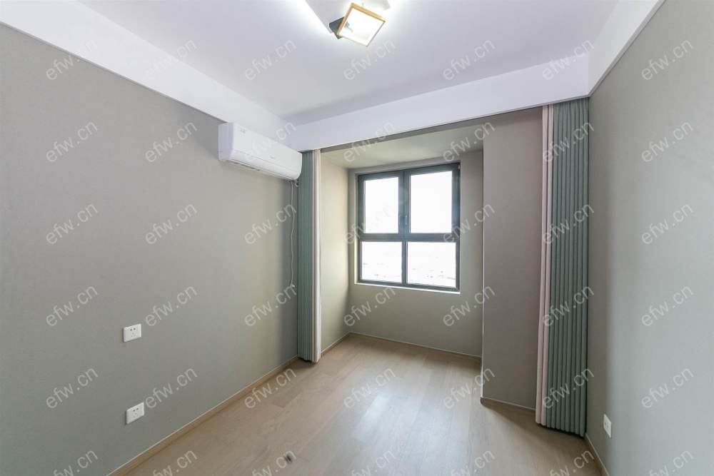 room房豪装拎包即住,village尽享优雅品质,多重阳台+飘窗