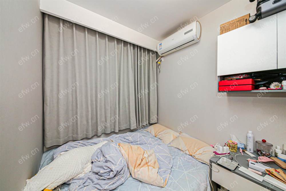 三室，开发商装修房东要求先看照片 能接受价格在看房   自住装修  家里有宝宝