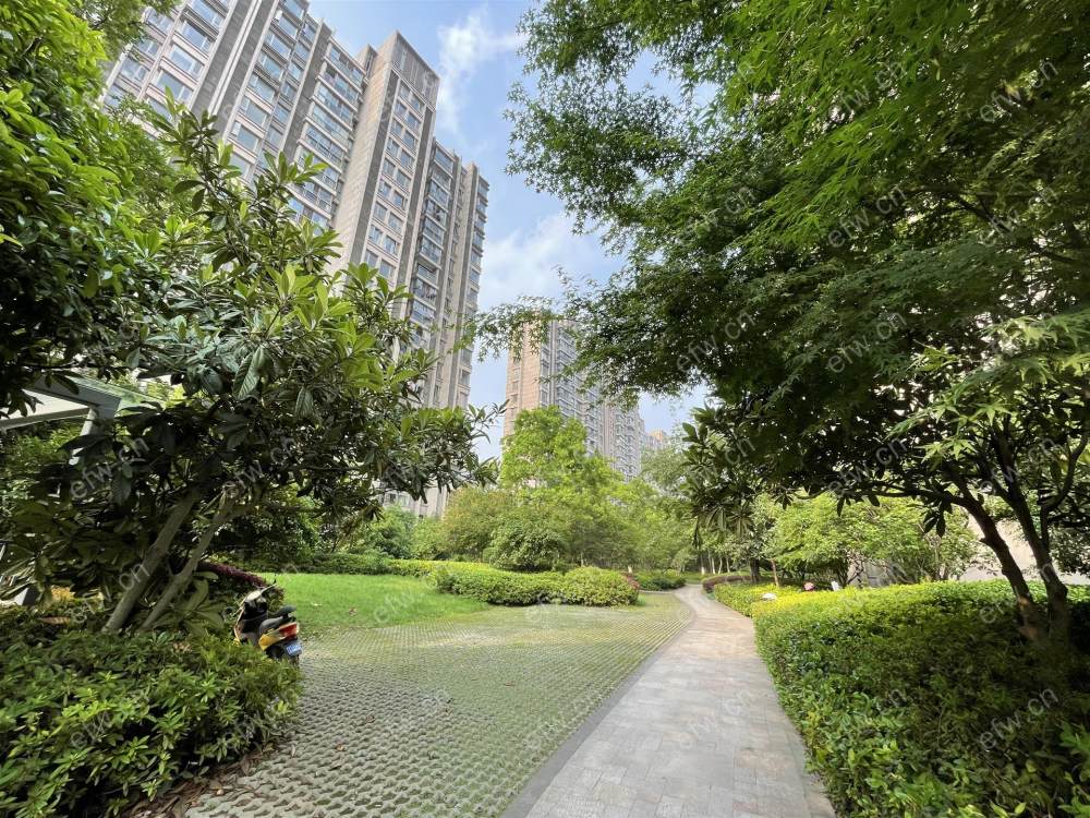 蔚蓝观邸 自住结婚装修 诚心出售
