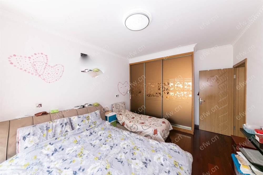 village位置好，环境优雅，area平米精装room房
