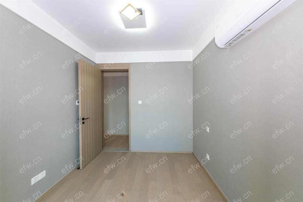 room房豪装拎包即住,village尽享优雅品质,多重阳台+飘窗
