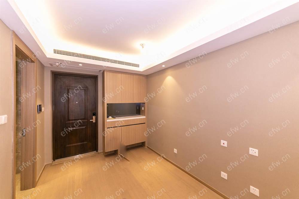 婚装全明东边户room房,village 格局工整合理