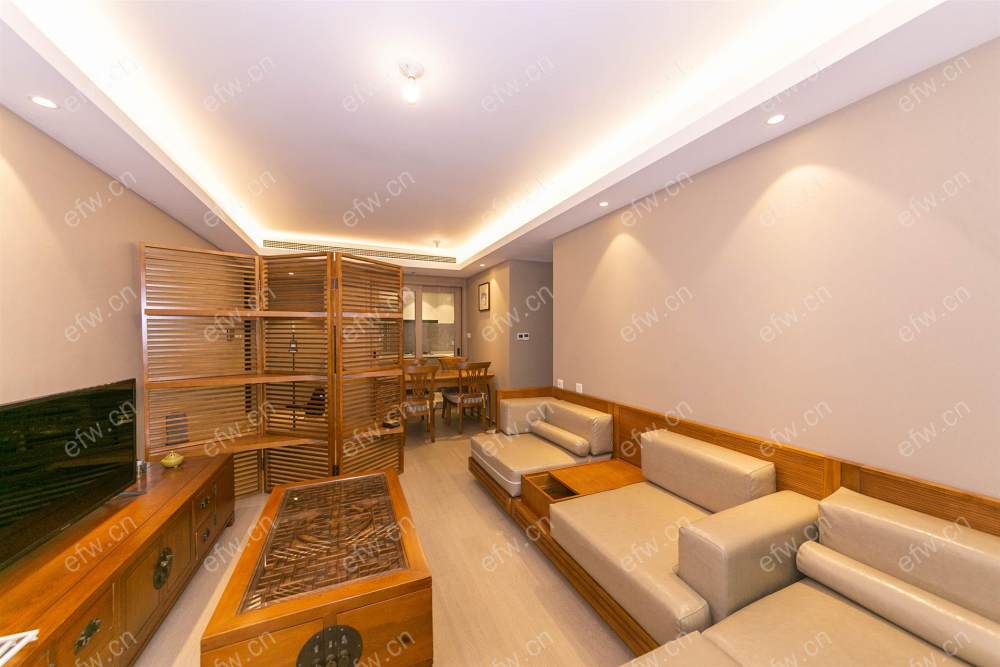 婚装全明东边户room房,village 格局工整合理