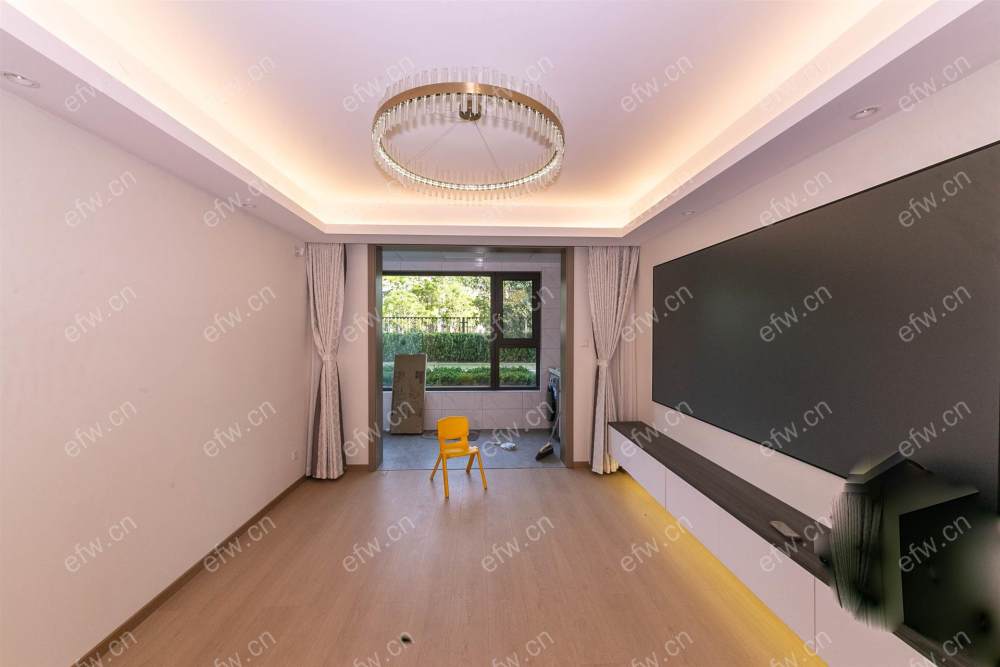 婚装全明东边户room房,village 格局工整合理