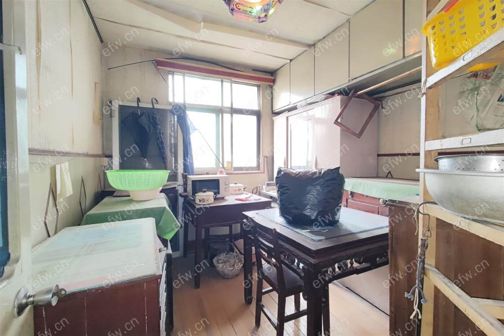 广瑞三村 三房中间楼层诚心售