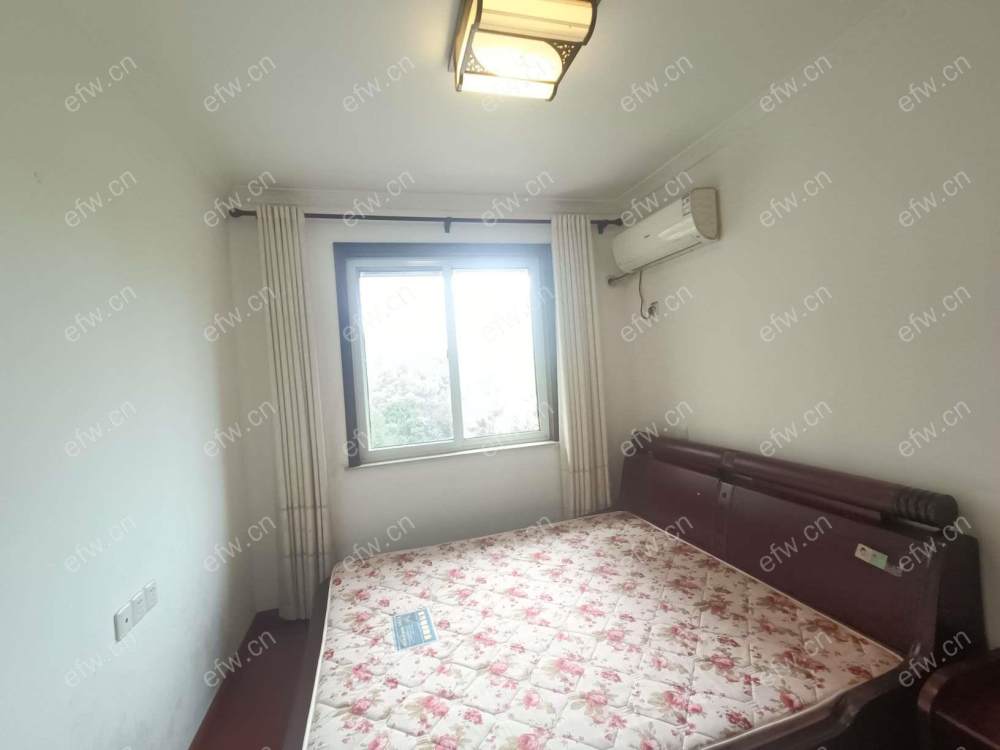 精装修，拎包入住，家具家电齐全