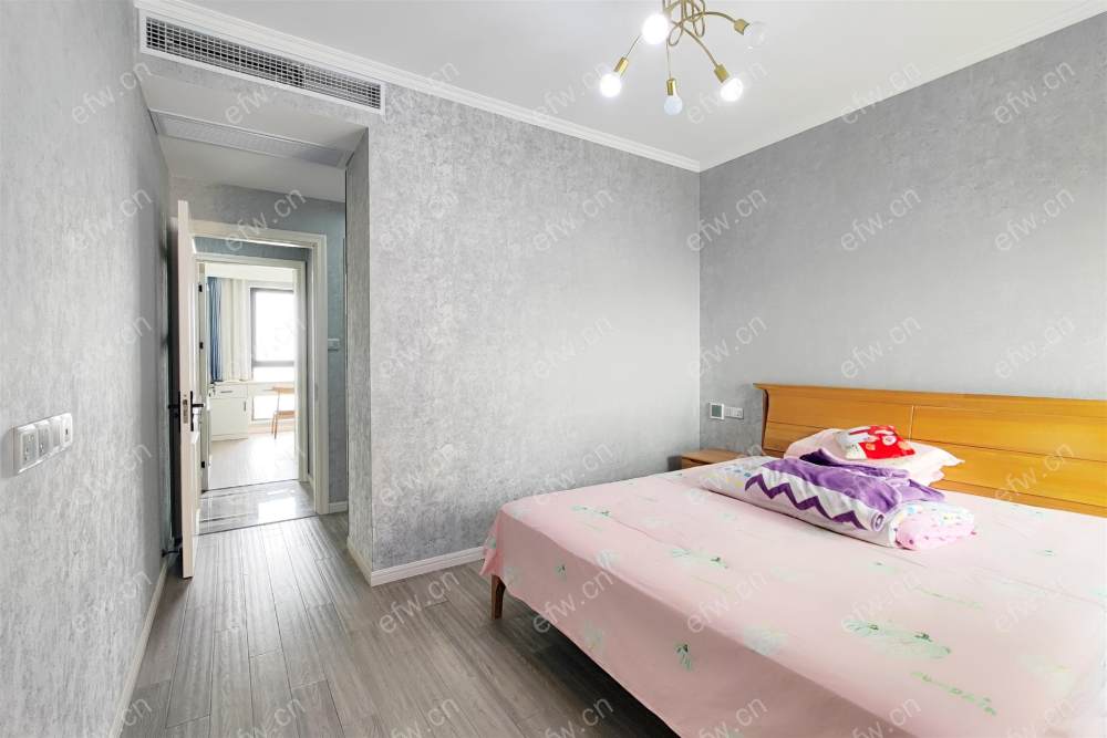 蓝光雍园 精装4房 自住装修