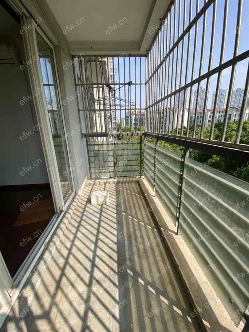 两室一厅，简单精装修，拎包入住
