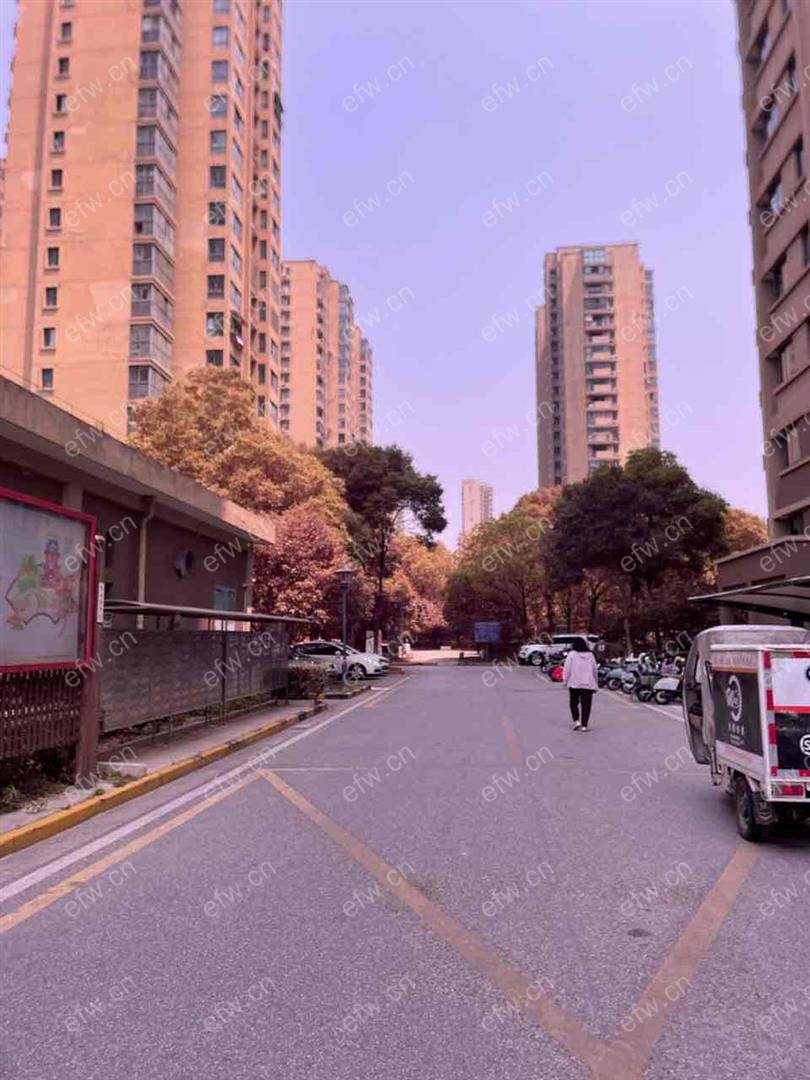 25号才到期，随时可以看房的