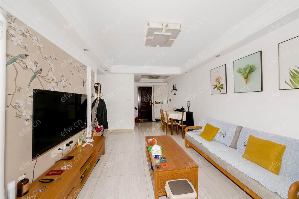 village  精装room房 近地铁口  房东诚售