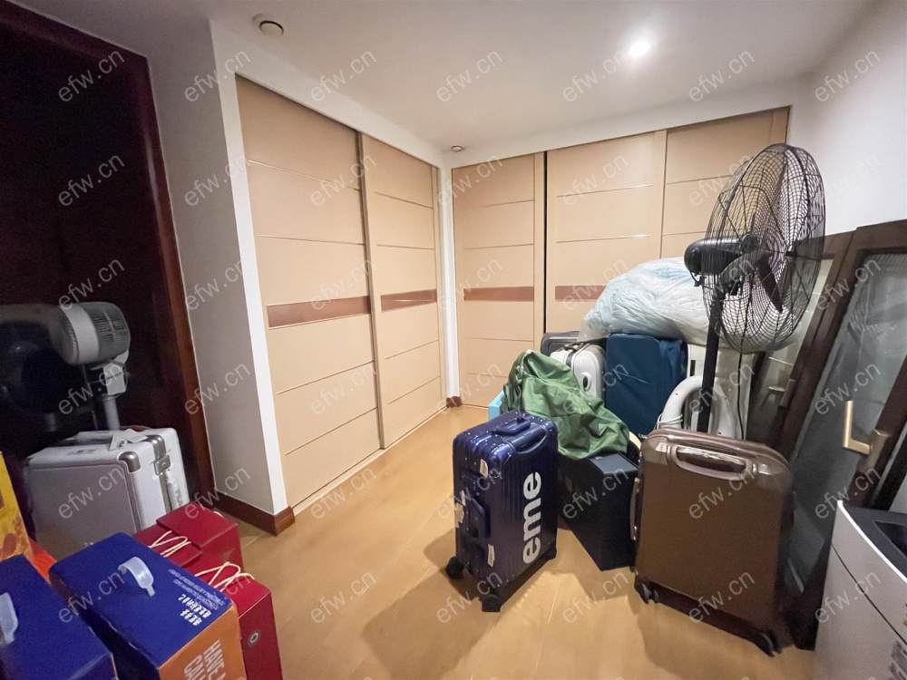 豪装叠墅 楼上楼下4层 前后院子空调加地暖加电梯