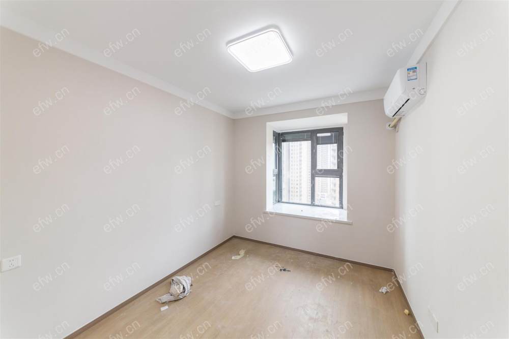 village 经典room房 东边户 全明 精装修！