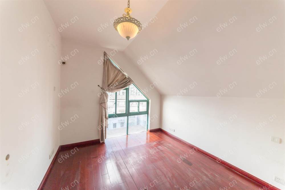 village room房 全明户型 另送家电