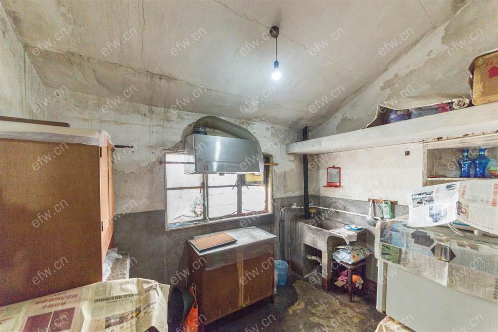 惠华新村，地铁口，四楼带阁楼