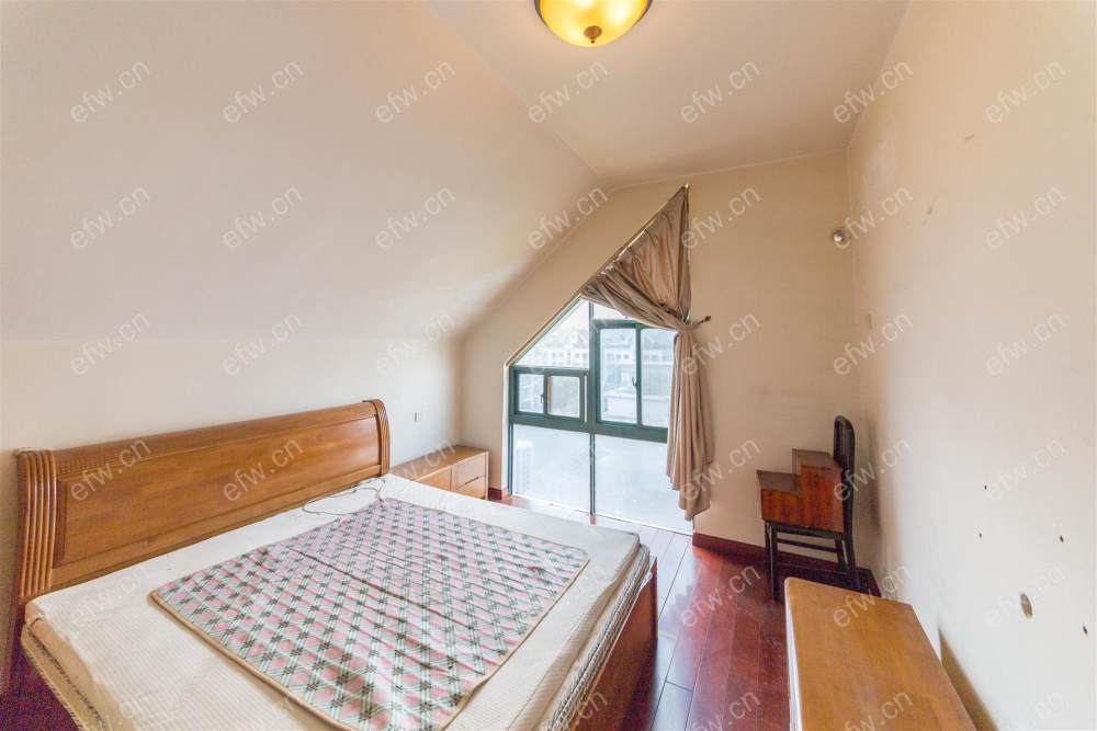 village room房 全明户型 另送家电
