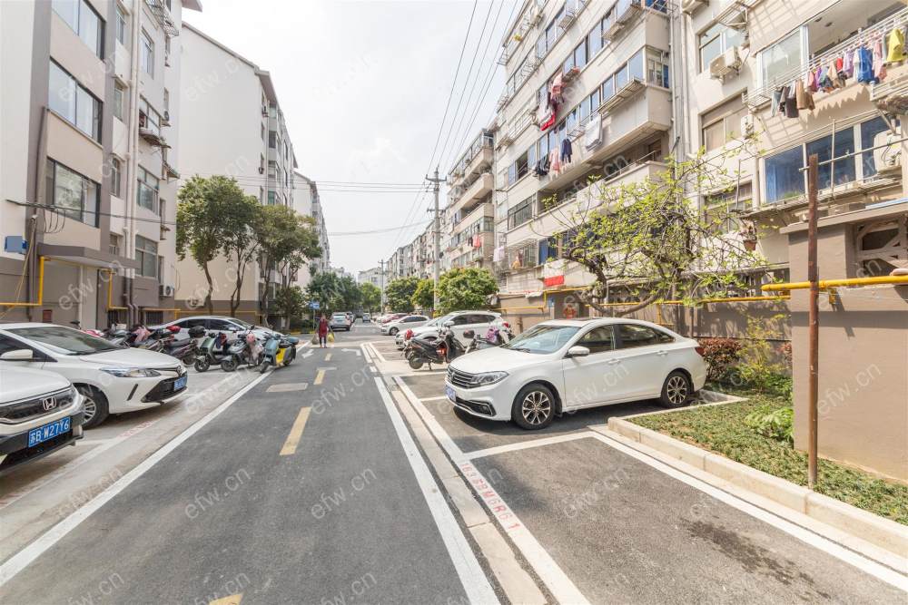 双河新村 三楼 二房 楼层好 诚心出售