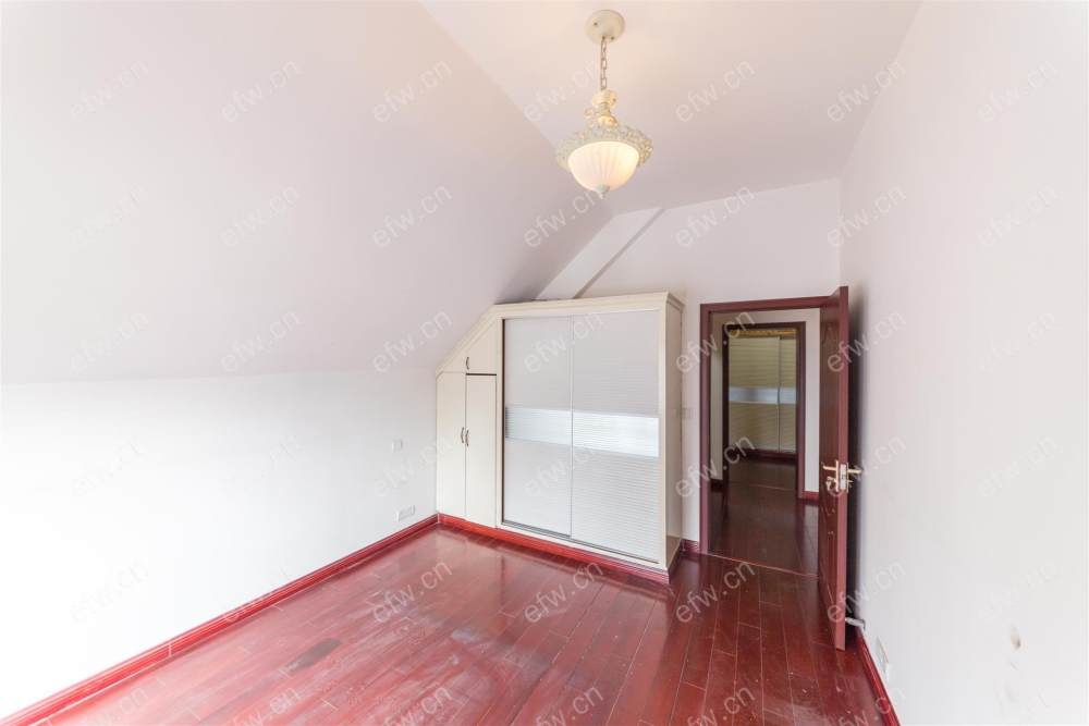 village room房 全明户型 另送家电