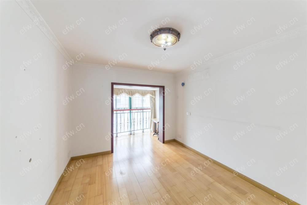 village room房 全明户型 另送家电