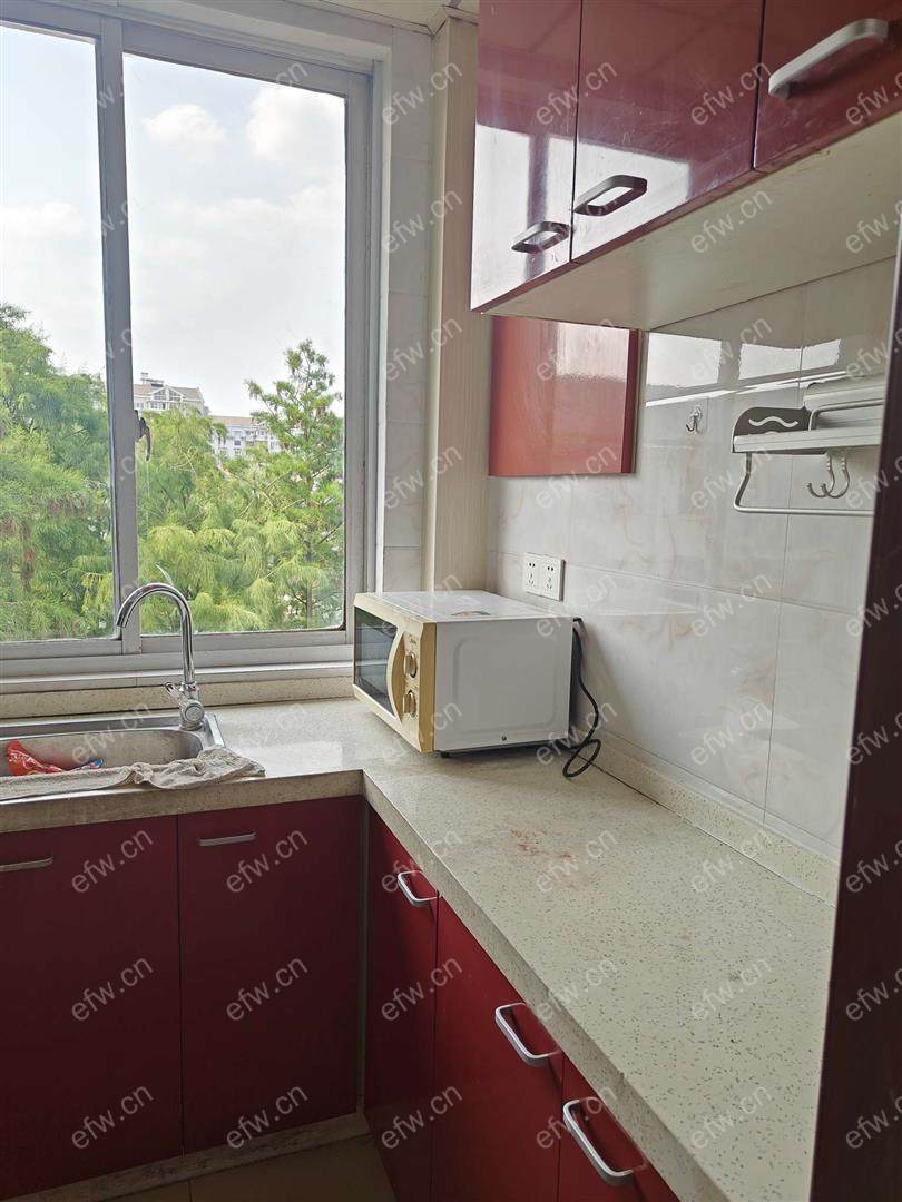 地铁口精装拎包入住三房