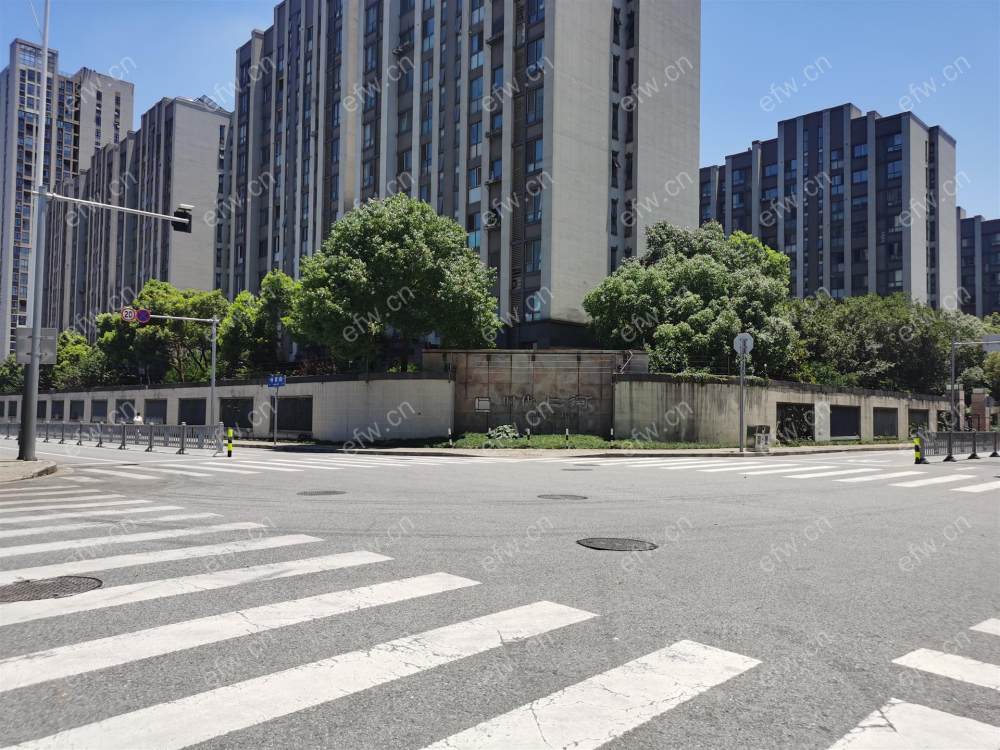 小高层4室二卫简单装修