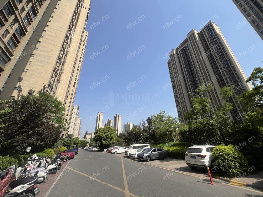绿地香颂精装三房，采光非常好