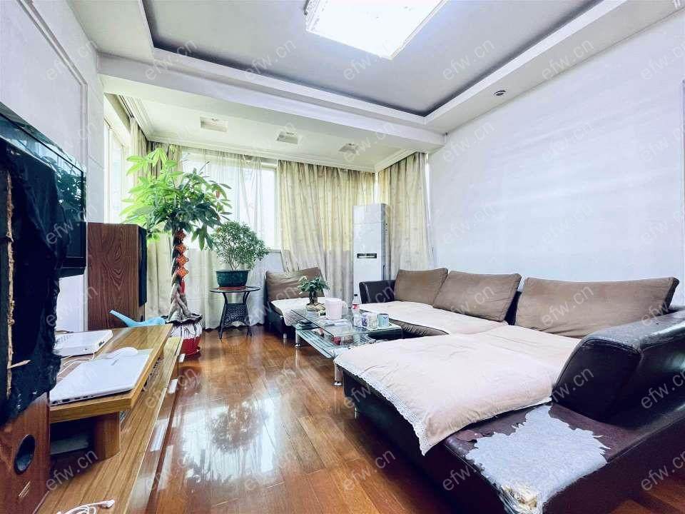 精装三房二厅一卫