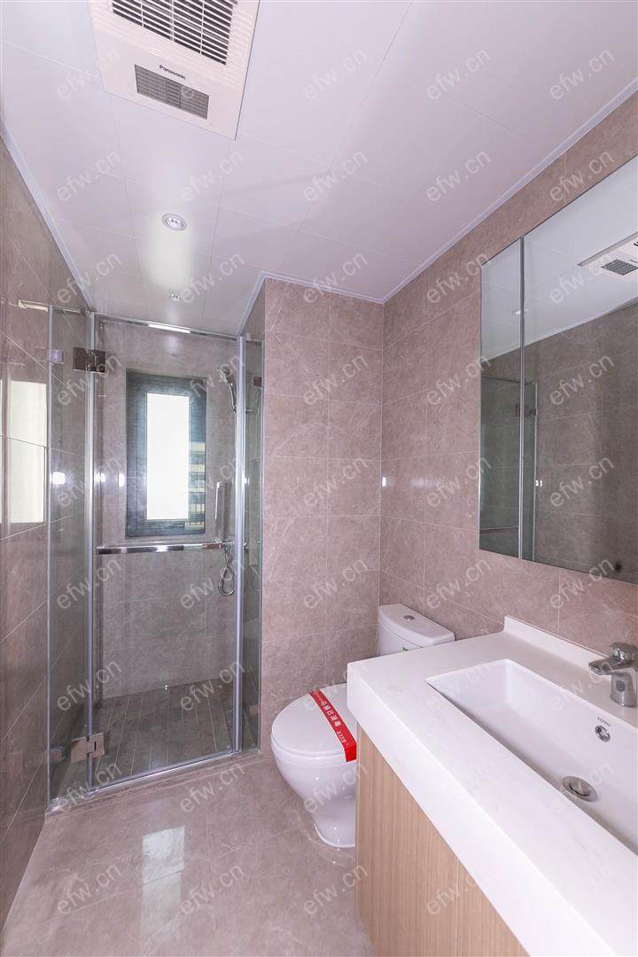 婚装全明东边户room房,village 格局工整合理