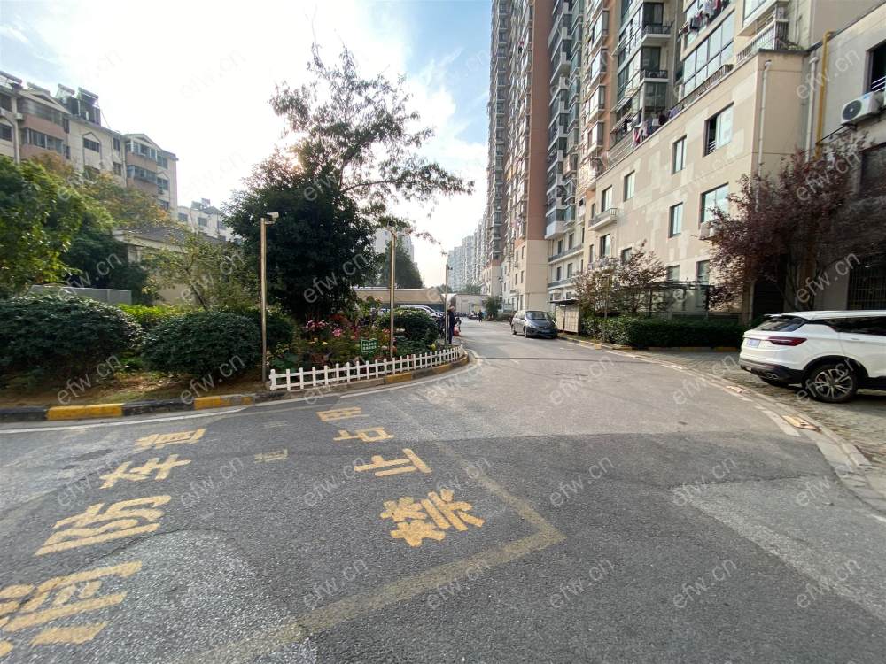 云景佳园精装三室二厅二卫出售