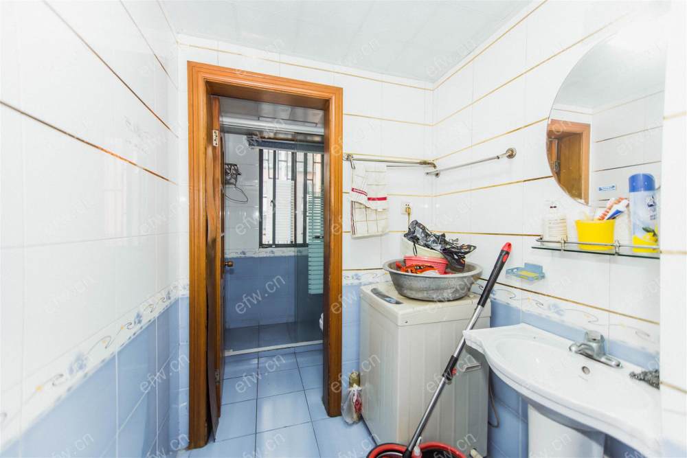 婚装全明东边户room房,village 格局工整合理
