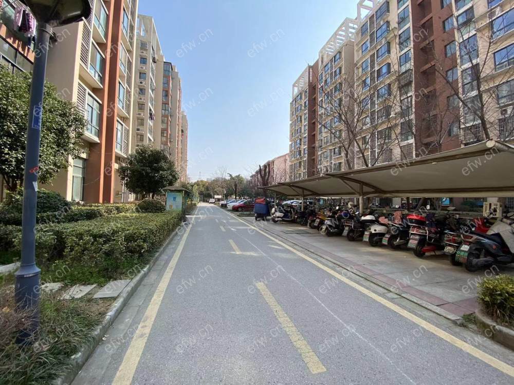 业主急售 village  双阳台 纯毛坯小room房 中间楼层！