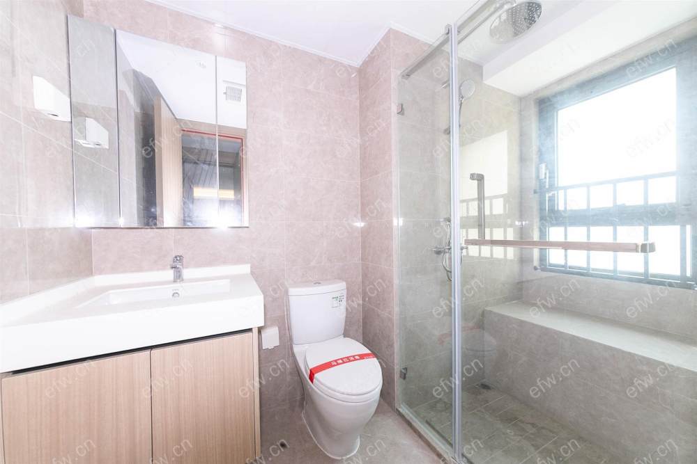 婚装全明东边户room房,village 格局工整合理