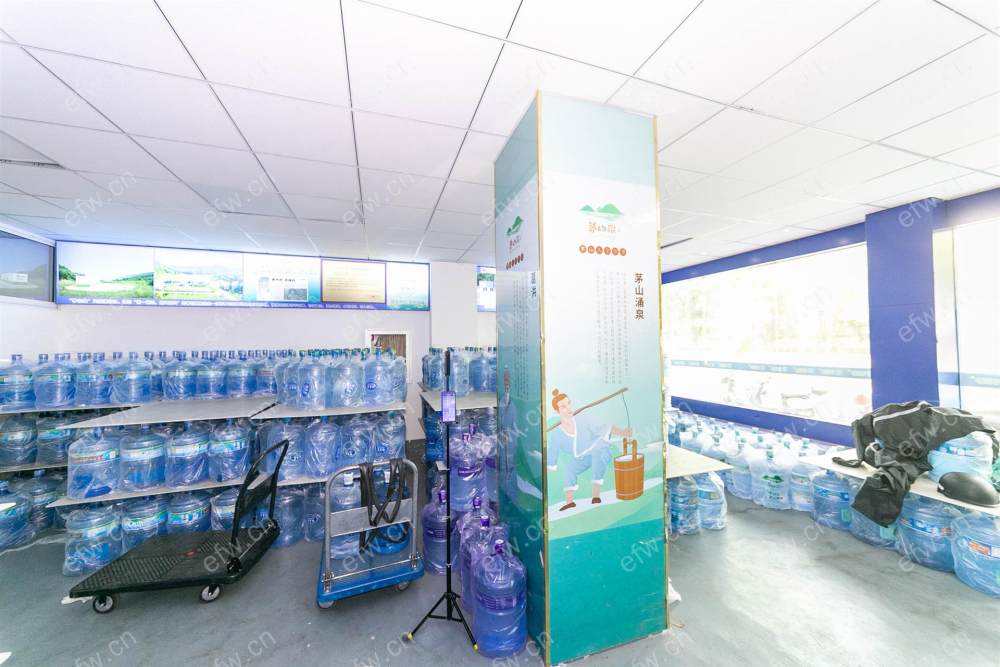 市出脚方便沿街店铺市口好，近市区，出行便利，