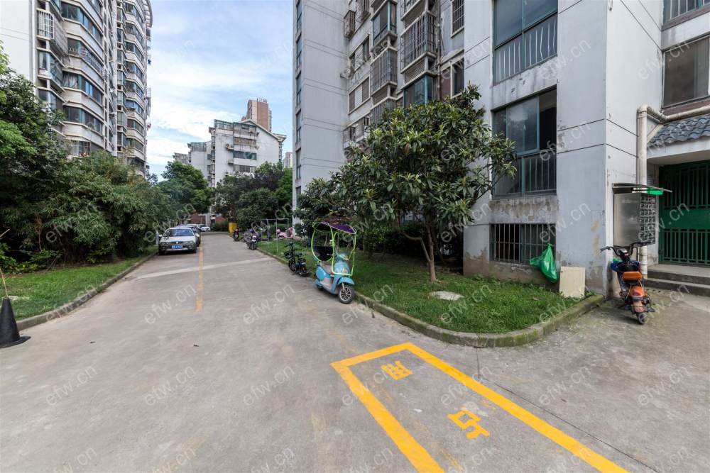 靠盛岸菜场 地铁沿线 交通方便