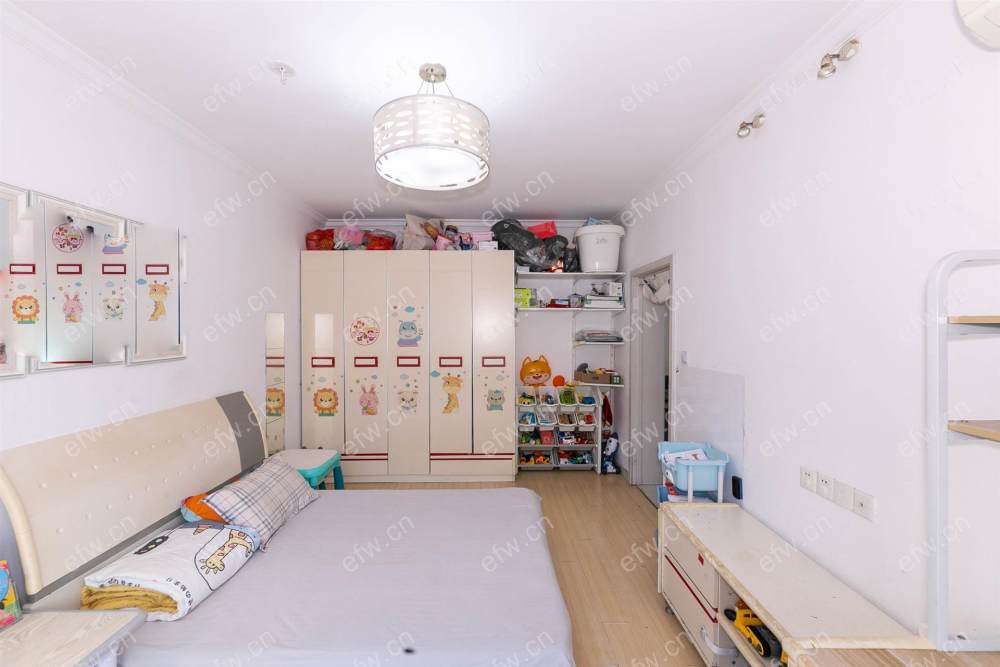 village 经典room房 东边户 全明 精装修！