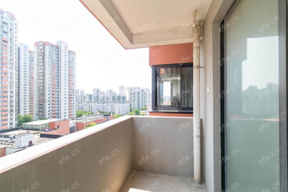 纯毛坯，从没住过人.....