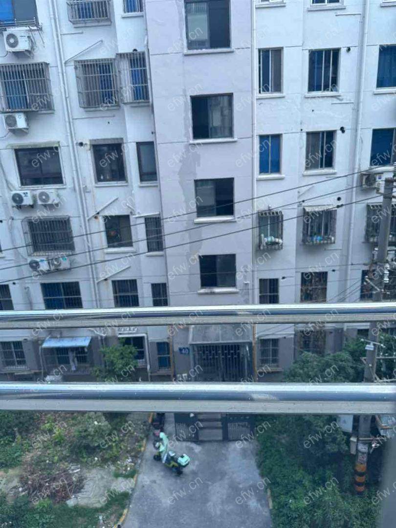 南北两个房间，设施齐全 月底空出来