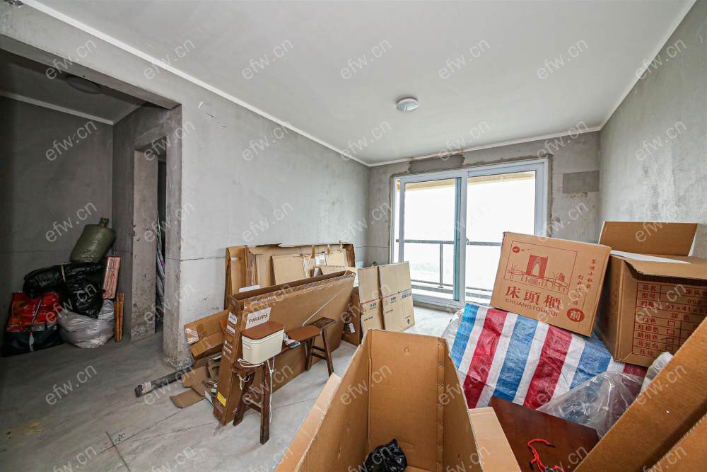 纯毛坯。两房。交通便利